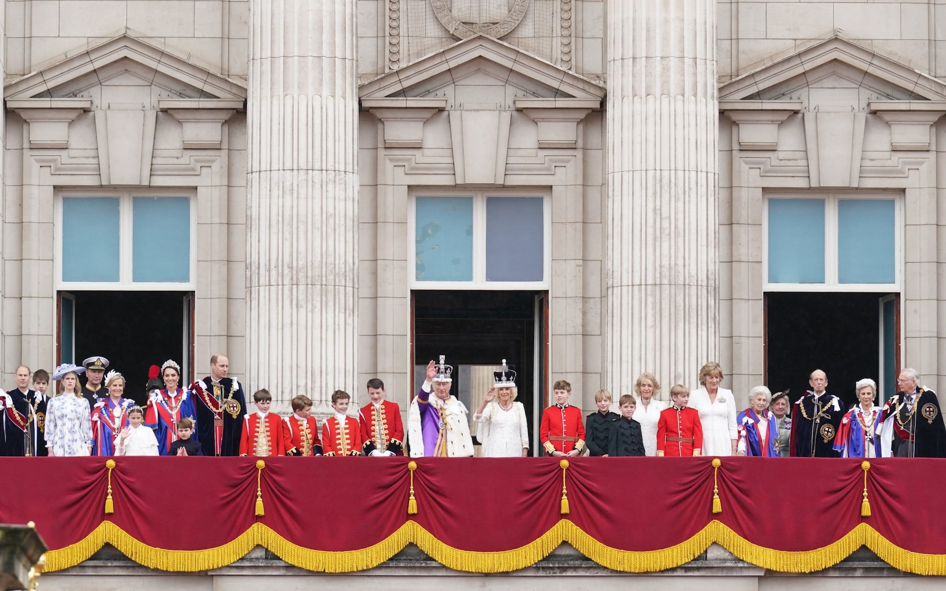 The Royal Family on the balcony of Buckingham Palace